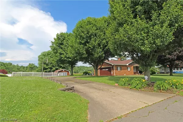 Follansbee, WV 26037,221 Peacock LN