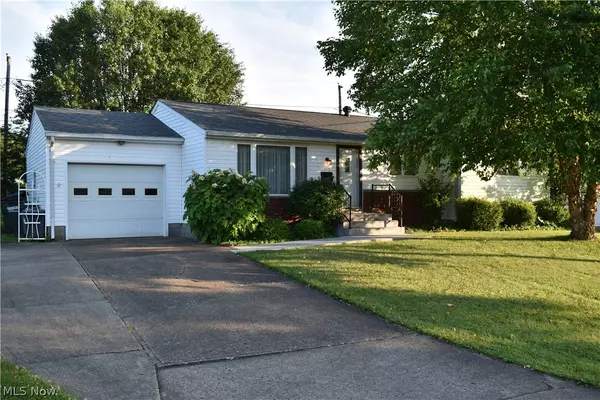 1327 Canoe LN, Coshocton, OH 43812