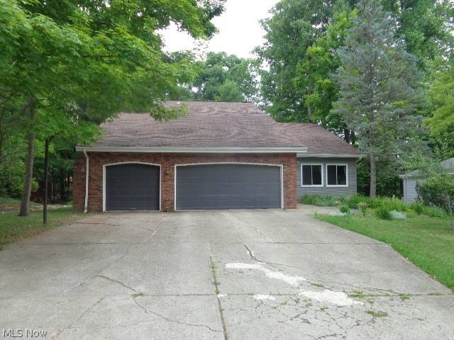 Strongsville, OH 44136,16562 S White Oaks DR