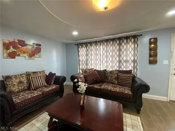 Youngstown, OH 44512,7220 Vineland PL