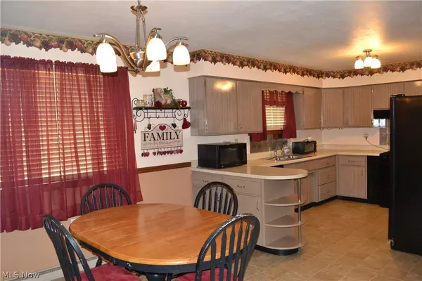 Follansbee, WV 26037,208 ELAINE AVENUE