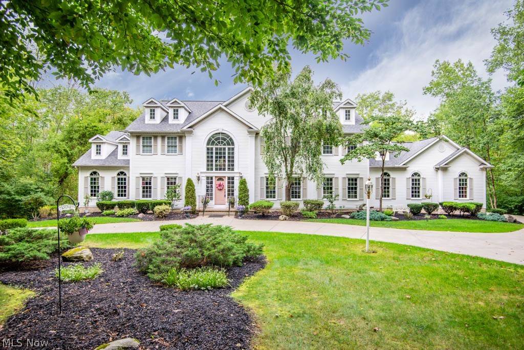 2185 Thoroughbred DR, Wadsworth, OH 44281
