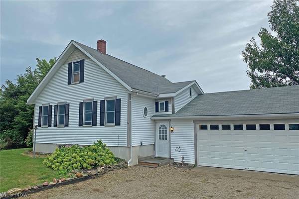 231 Harbor LN, Kelleys Island, OH 43438