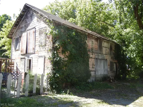 Alexander ST, Millersburg, OH 44654