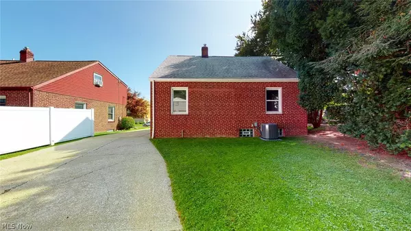 Cuyahoga Falls, OH 44221,2108 6th ST