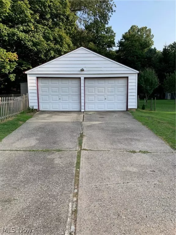 Silver Lake, OH 44224,3054 Lake RD