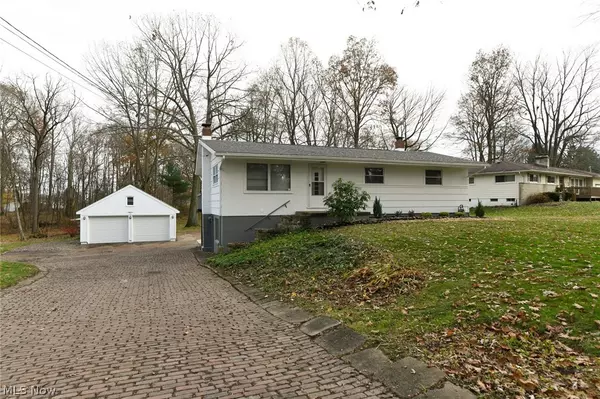 5799 Brookwood DR, New Franklin, OH 44319