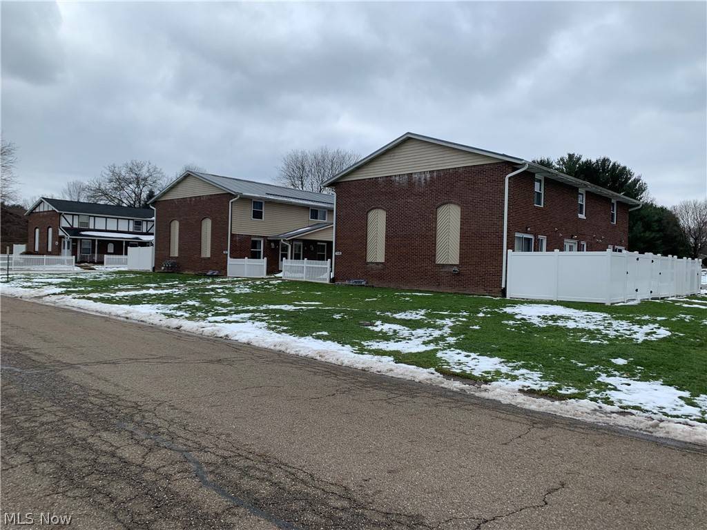 744-760 Kingwood DR NE, Bolivar, OH 44612