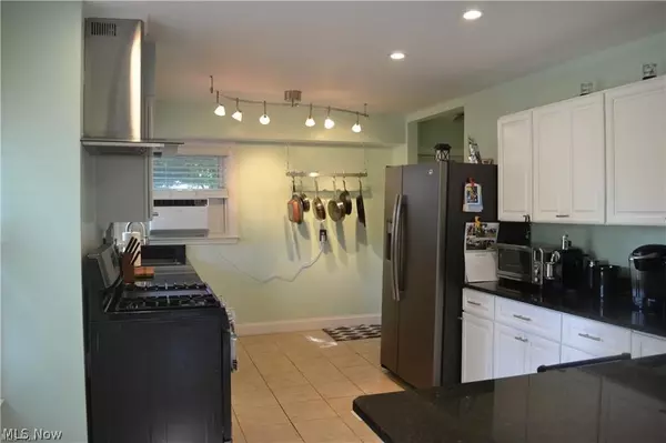 Warren, OH 44483,810 Glenwood ST NE