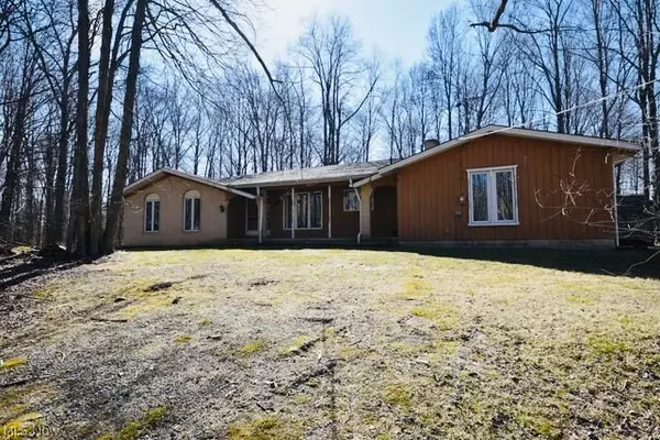 10075 Sunset DR, Chagrin Falls, OH 44023