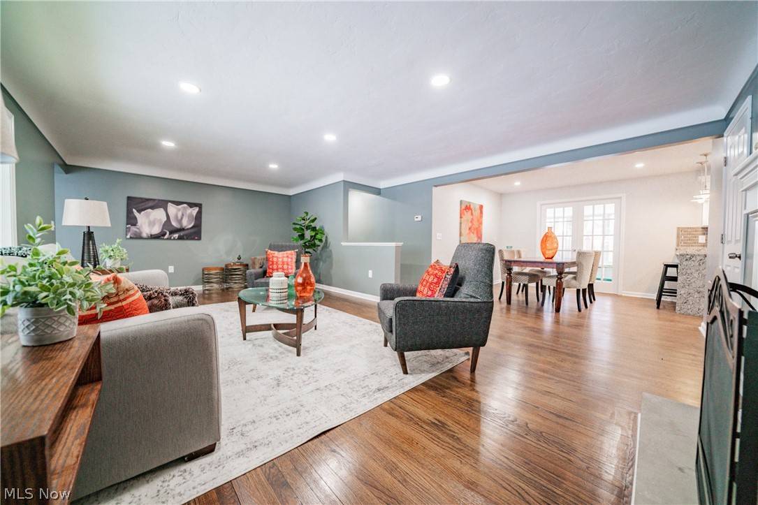 Rocky River, OH 44116,21975 Cottonwood DR