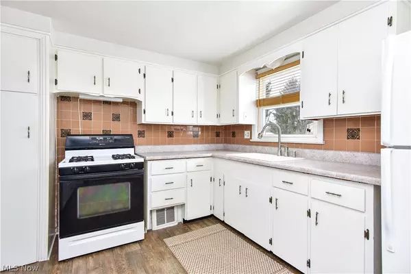 Louisville, OH 44641,225 Devinney AVE