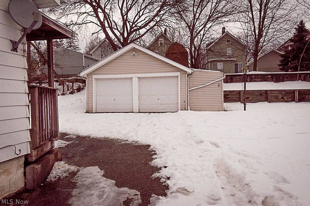 Akron, OH 44314,2077 18th ST SW
