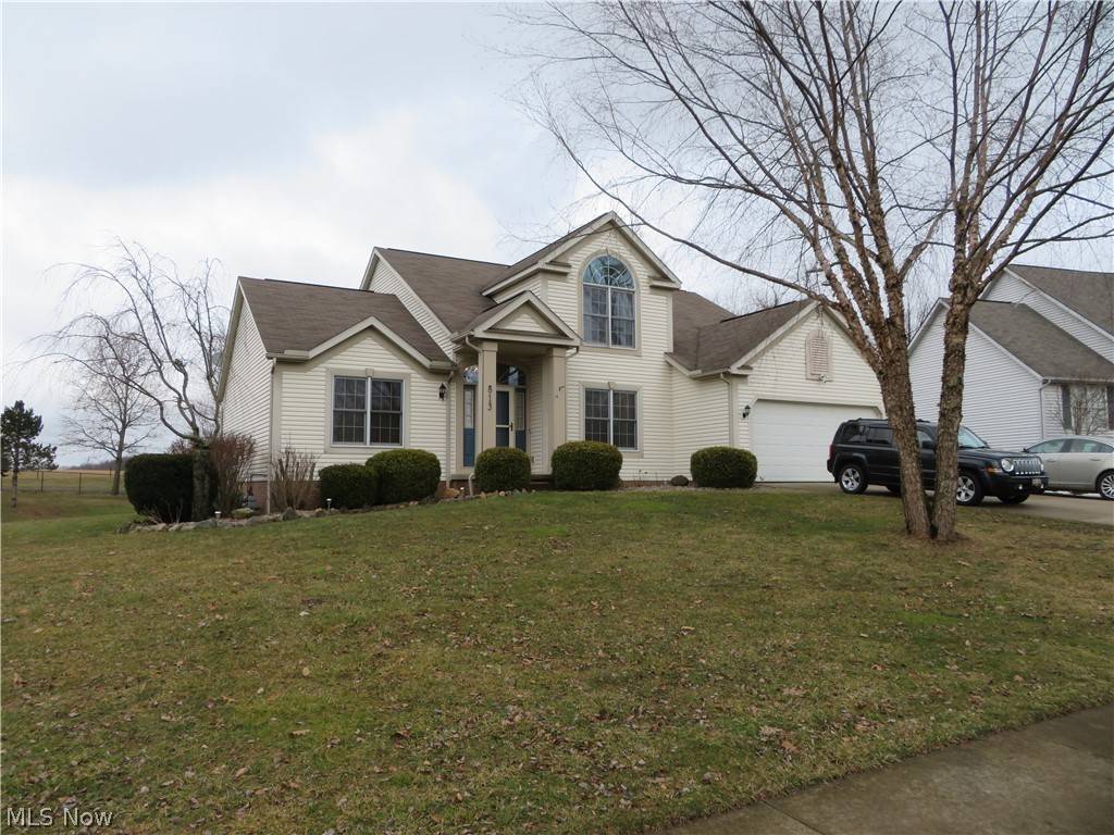 813 E Reno DR, Louisville, OH 44641
