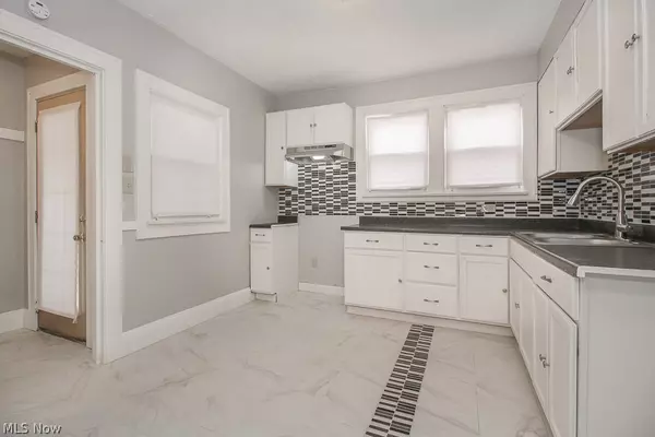 Cleveland, OH 44105,10712 Elmarge AVE