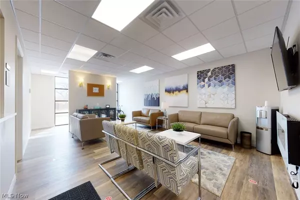 Lakewood, OH 44107,11906 Madison AVE