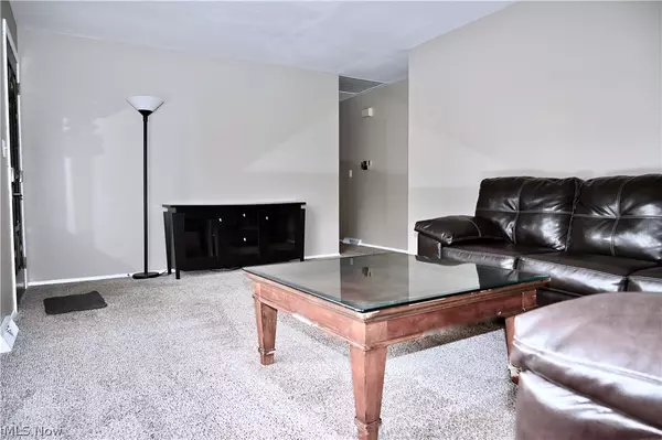 Canfield, OH 44406,550 Janet DR