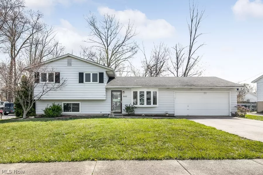 645 Oakwood AVE, Sheffield Lake, OH 44054