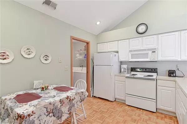 Youngstown, OH 44514,695 E Western Reserve RD #902