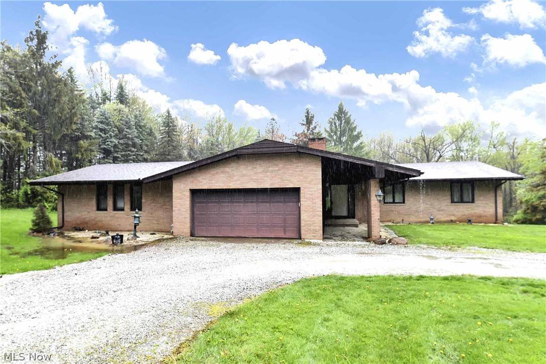 2531 Columbia RD, Brecksville, OH 44141