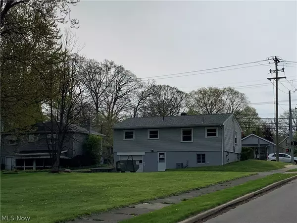 Niles, OH 44446,922 Vienna AVE