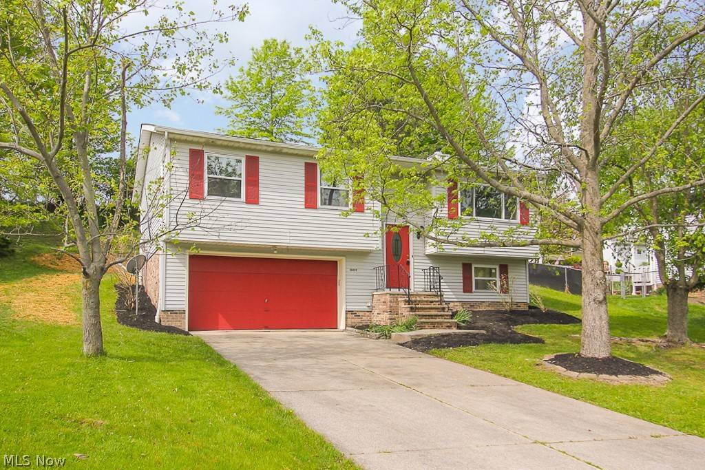 10009 Running Brook DR, Parma, OH 44130