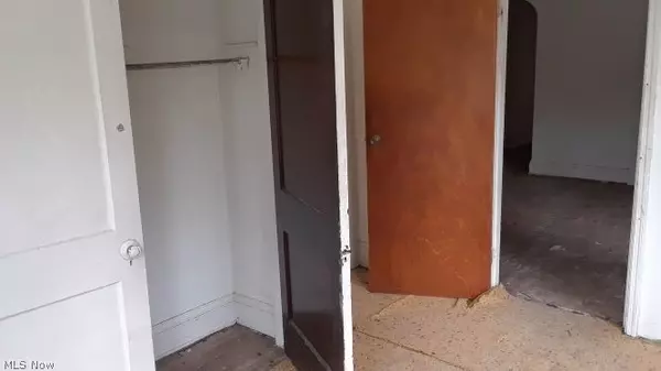 East Cleveland, OH 44112,1881 Noble RD