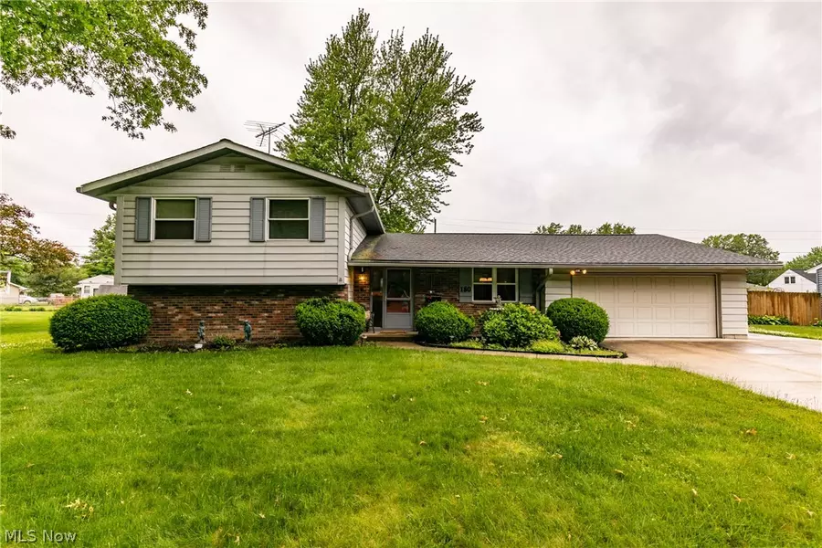 180 Ashwood DR, Avon Lake, OH 44012