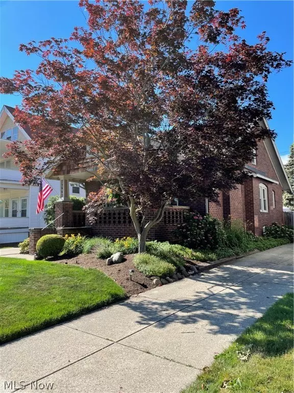 Lakewood, OH 44107,12982 Emerson AVE