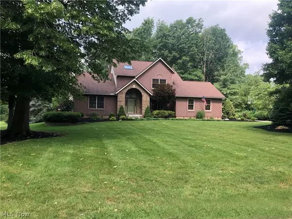 2894 Lamplight LN, Willoughby Hills, OH 44094