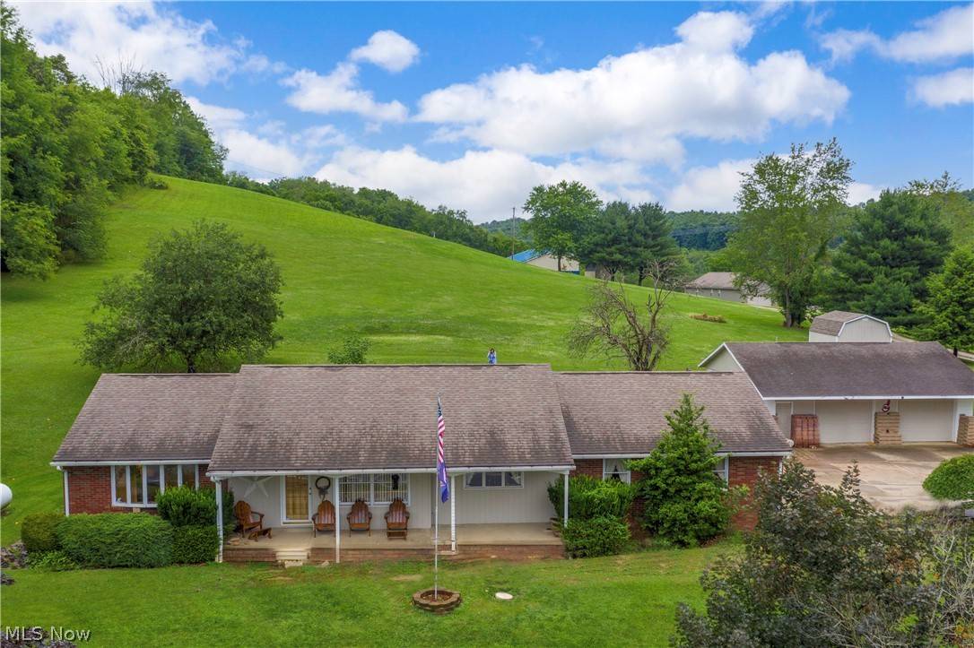 3879 Mayfair LN, Cambridge, OH 43725