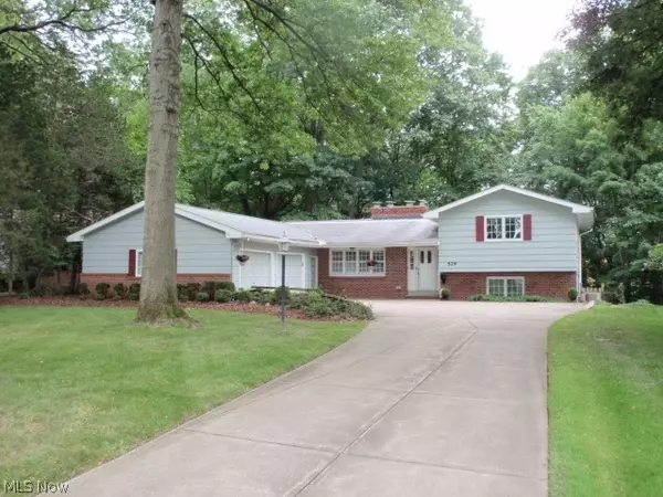 529 Whitman BLVD,  Elyria,  OH 44035