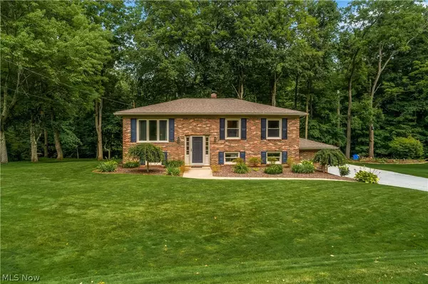 8780 Wonderland AVE NW, Clinton, OH 44216