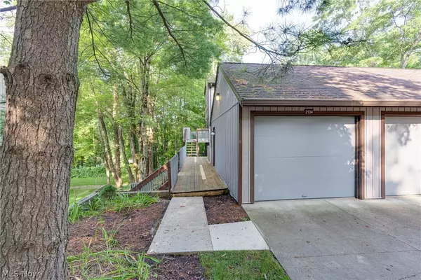 2134 Pinebrook TRL, Cuyahoga Falls, OH 44223