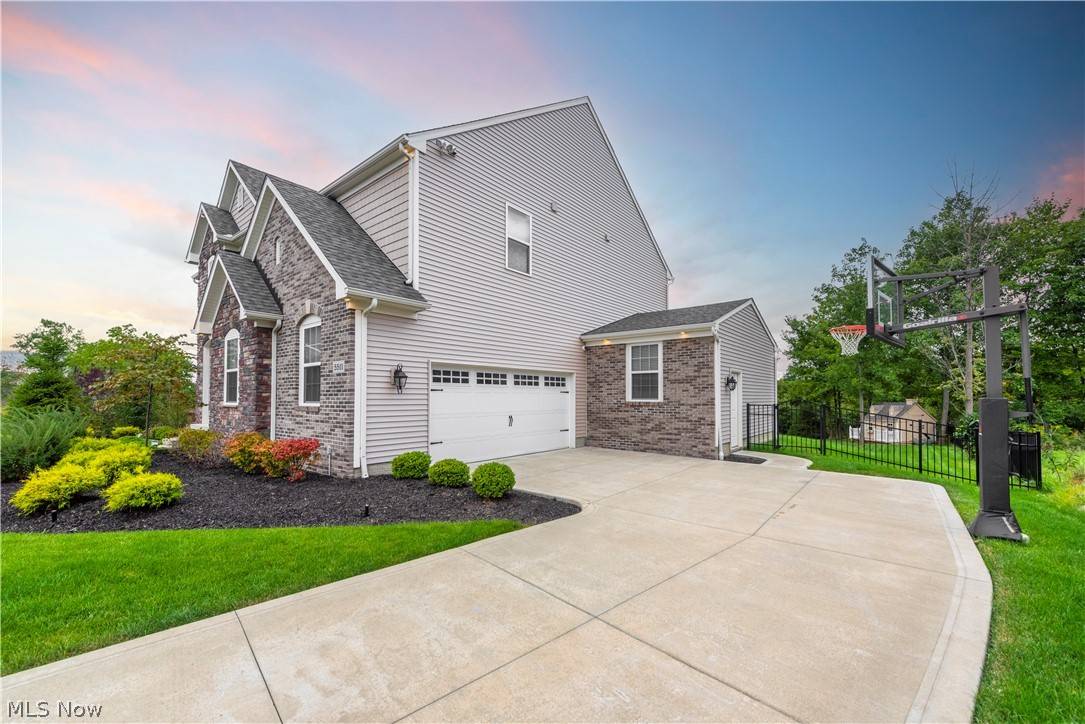 North Royalton, OH 44133,5511 Hedgebrook DR