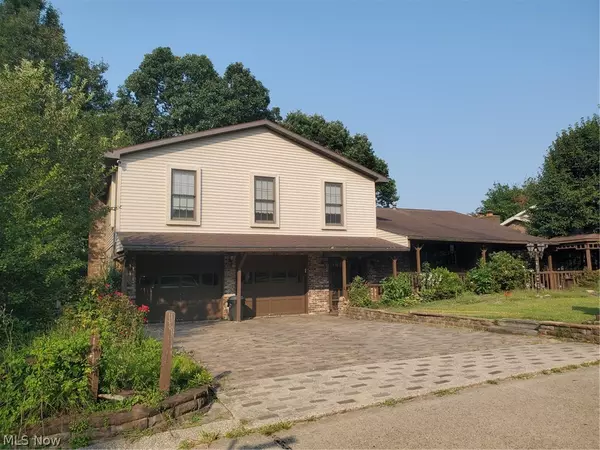 5 S Lake DR, Parkersburg, WV 26101
