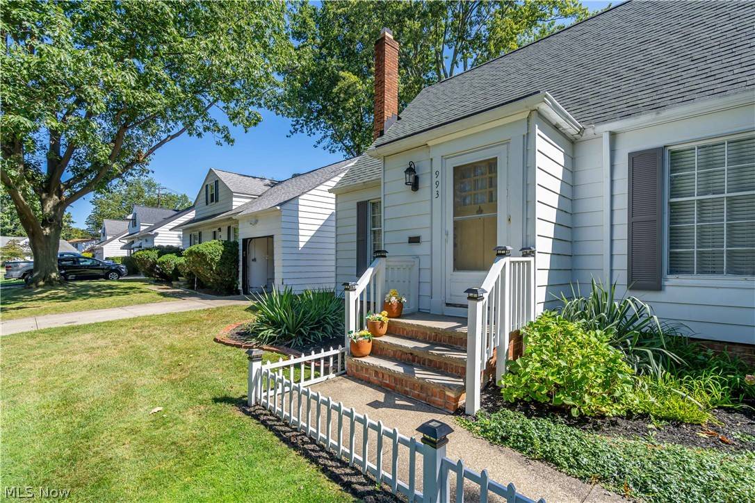 South Euclid, OH 44121,993 Argonne RD