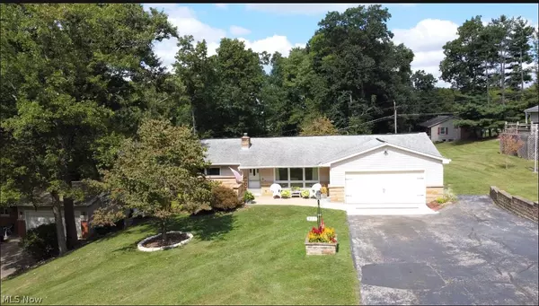 935 Blossom LN, Zanesville, OH 43701