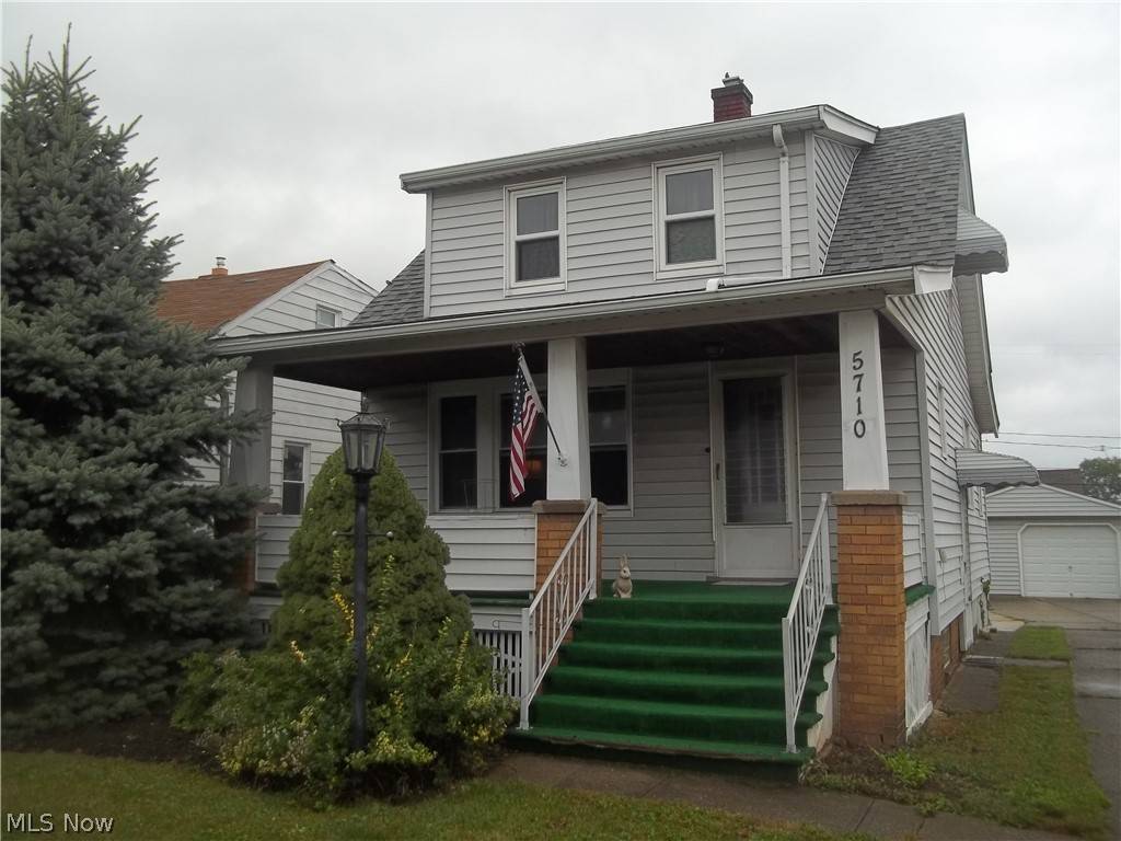 5710 Laverne AVE,  Parma,  OH 44129