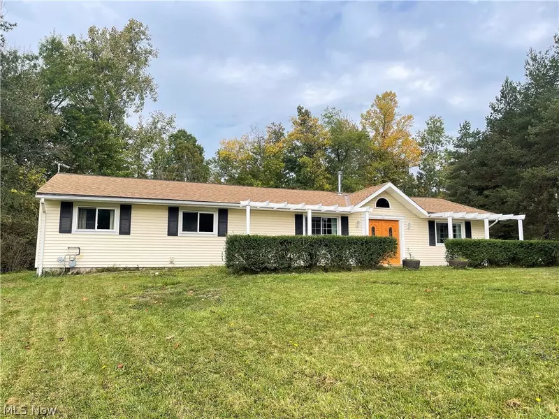 13016 Dorothy DR, Chesterland, OH 44026