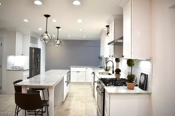 Westlake, OH 44145,1655 Queens CT