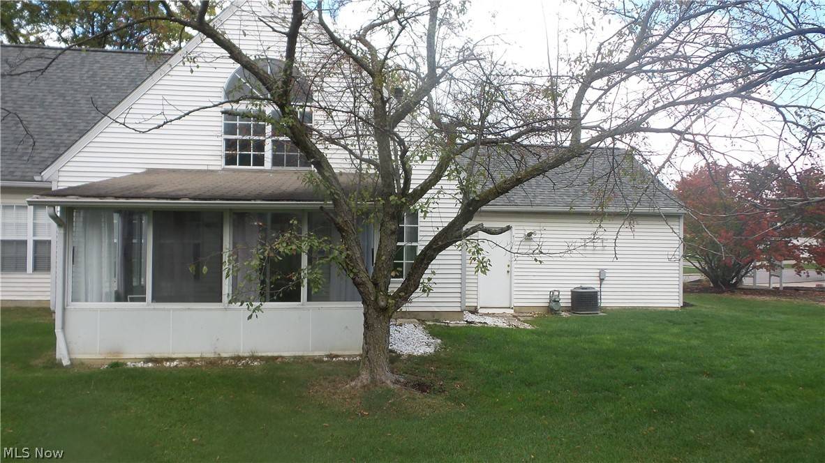 Strongsville, OH 44149,19561 Porters LN #40