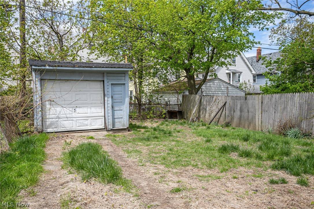 Cleveland, OH 44108,1152 E 112th ST