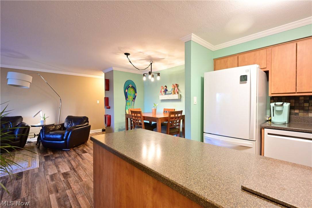 Rocky River, OH 44116,3400 Wooster RD #414