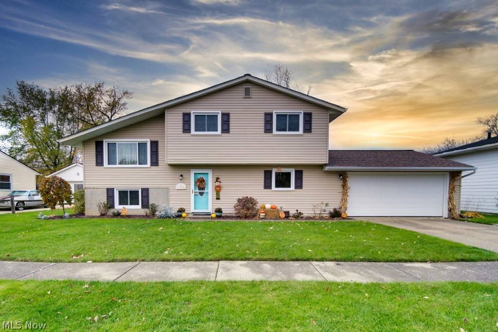 646 Idlewood AVE, Sheffield Lake, OH 44054