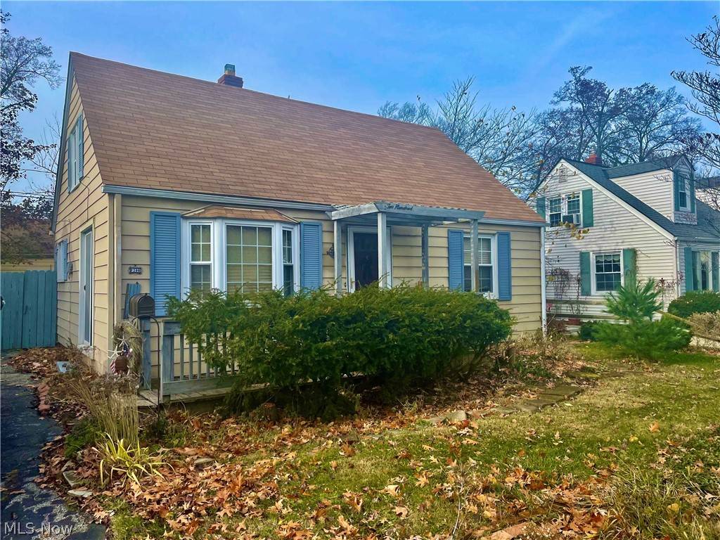 200 Lakewood DR, Avon Lake, OH 44012