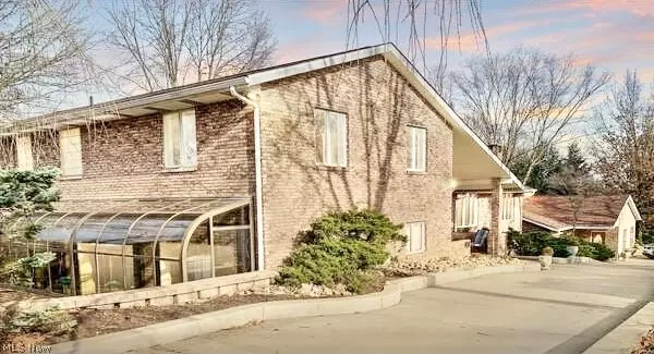 105 Hiddenwood DR, Steubenville, OH 43953