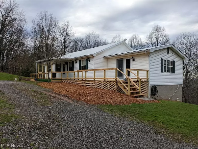 723 Nobe RD, Big Bend, WV 26136