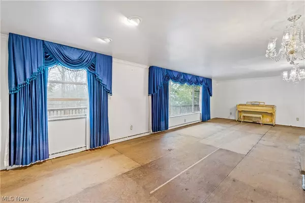 Wintersville, OH 43953,107 Woodland Park