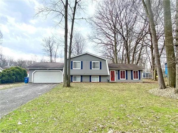 1157 Will O Wood DR, Hubbard, OH 44425